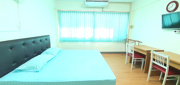 1 Bed Condo — photo 2