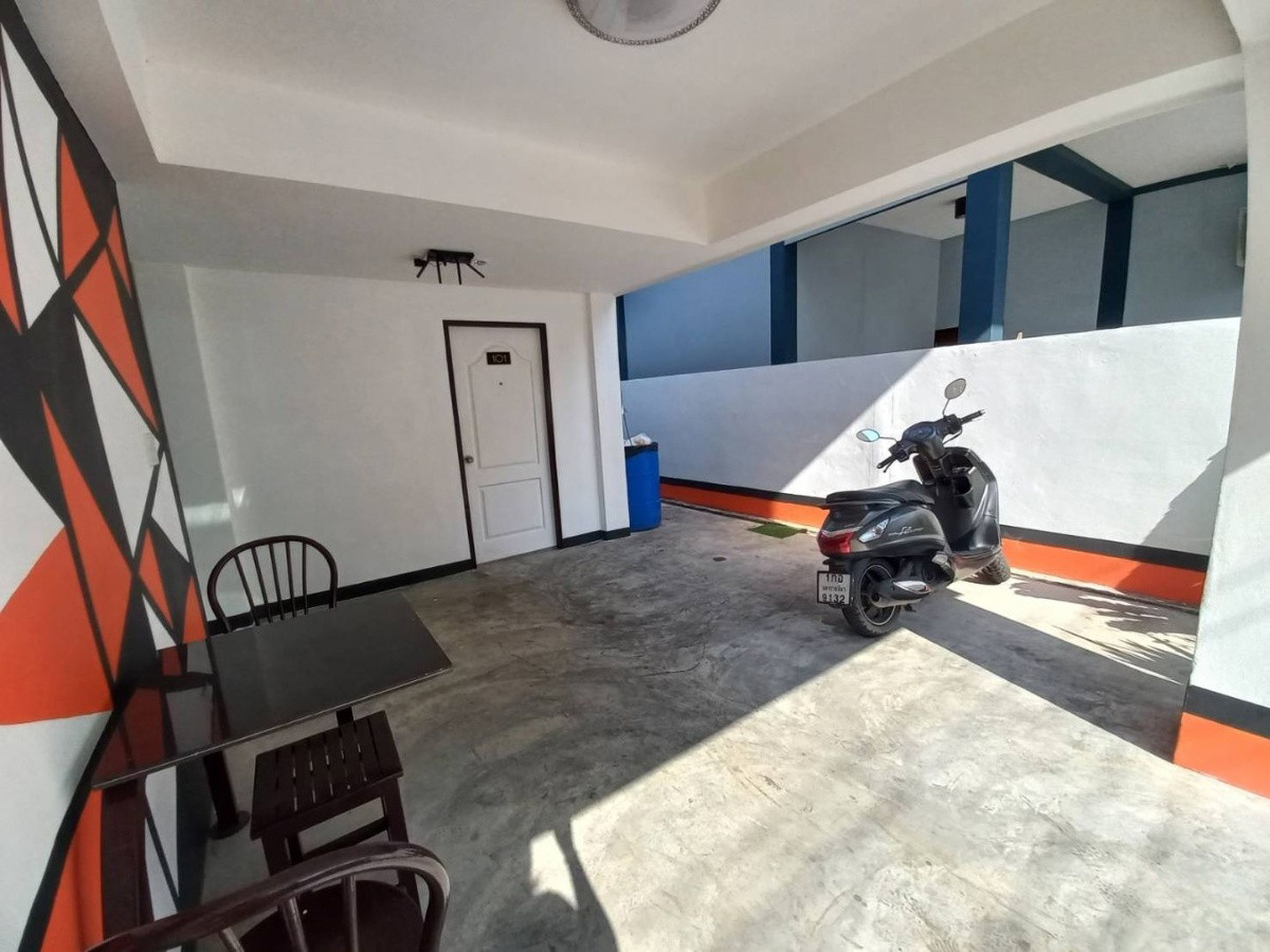 1 Bed Condo — photo 2