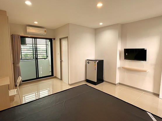 1 Bed Condo — photo 4