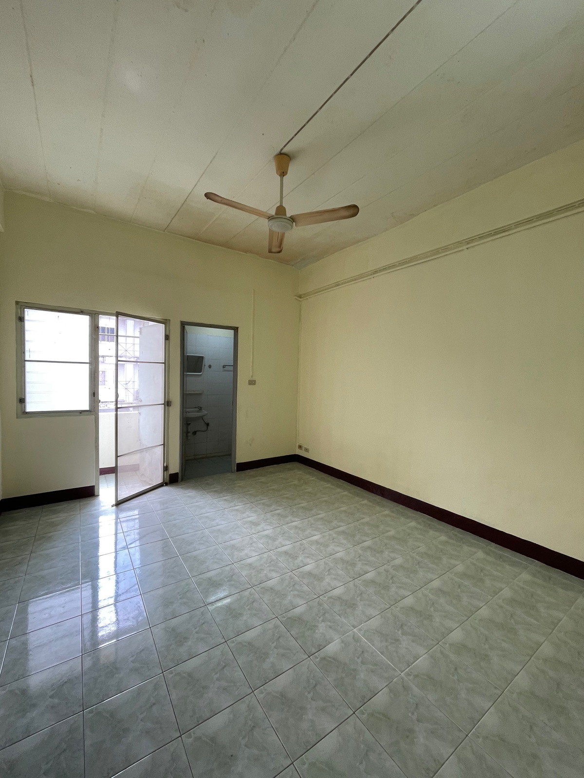 Condo — photo 1
