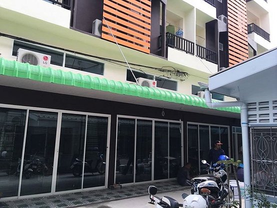 1 Bed Condo · Khlong Toei, bangkok — photo 2