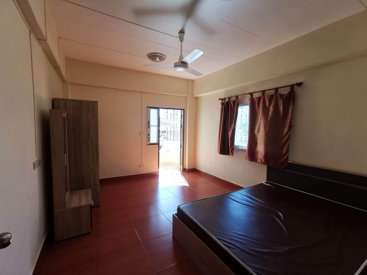 1 Bed Condo — photo 1