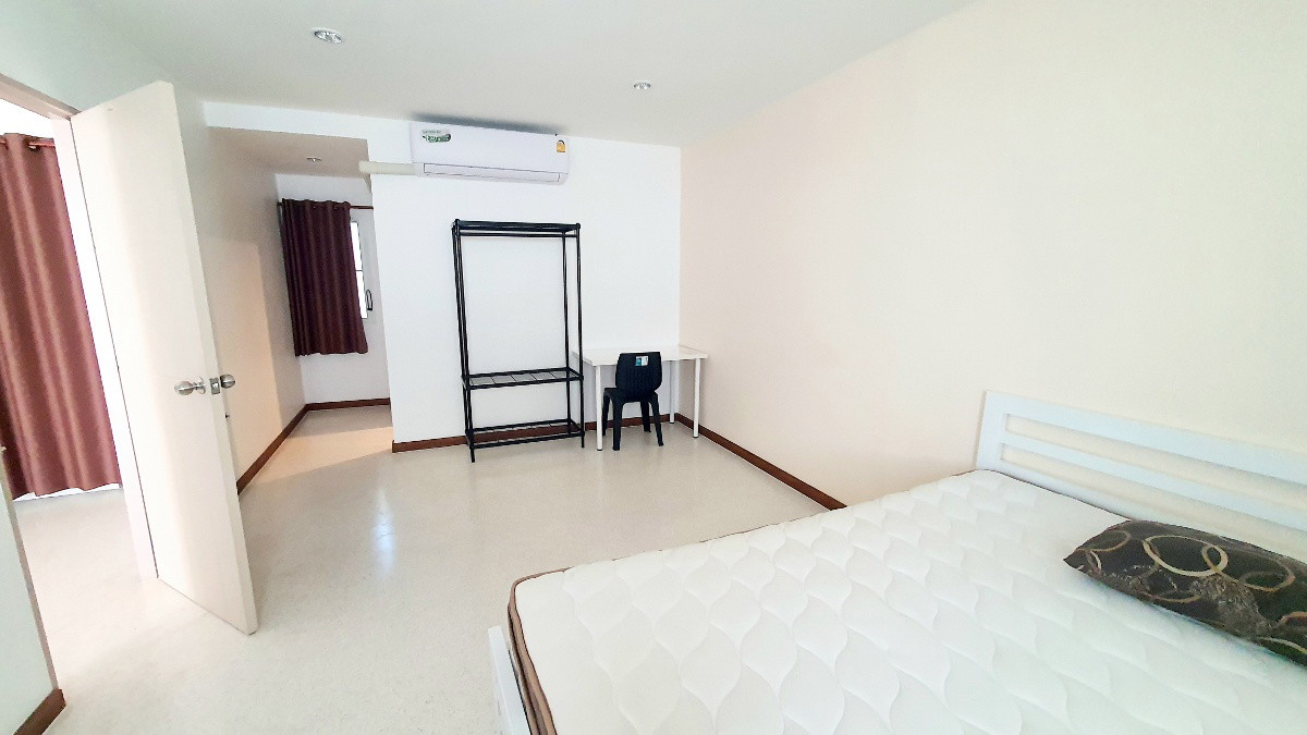 1 Bed Condo — photo 3