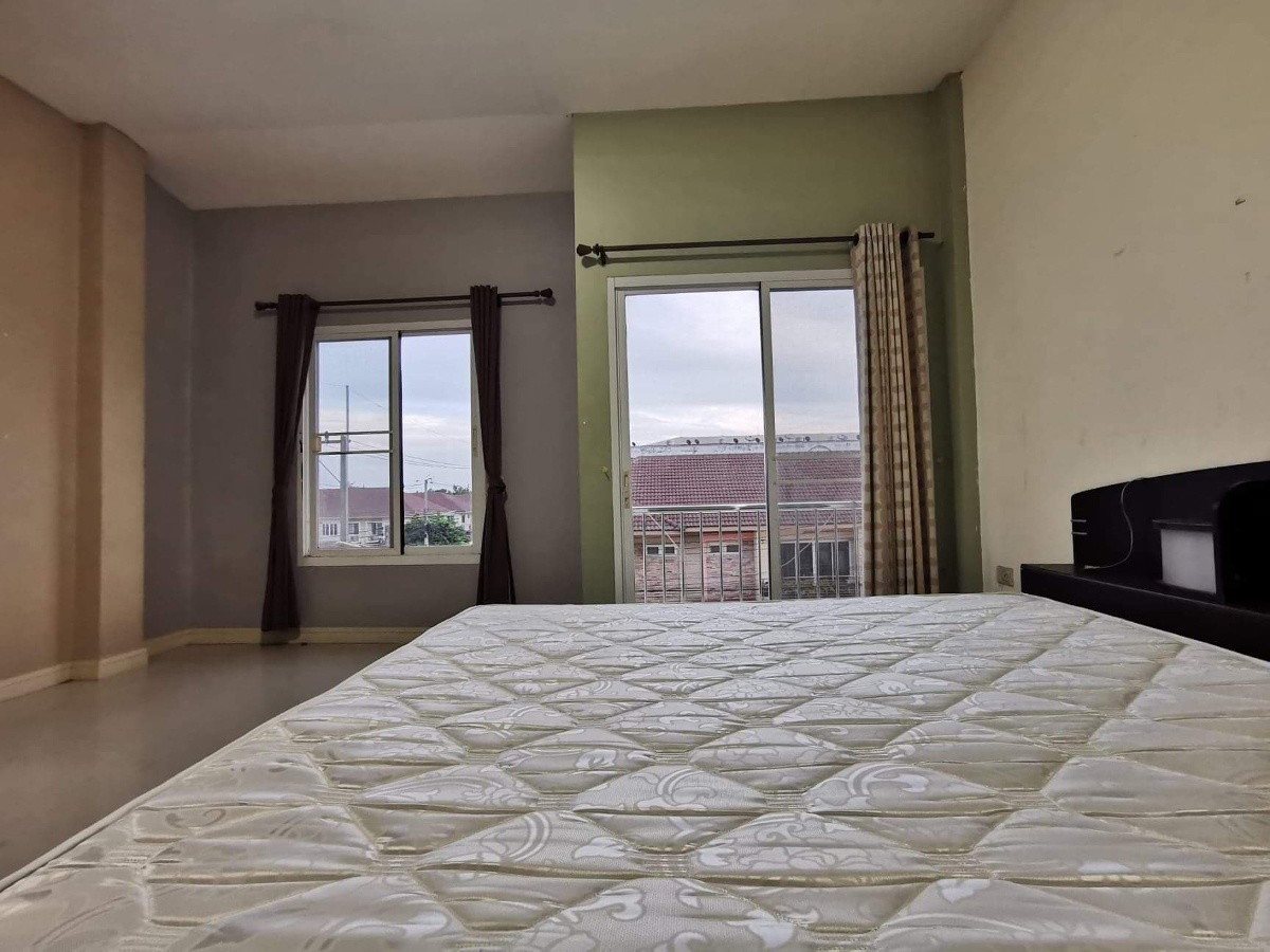 1 Bed Condo — photo 1