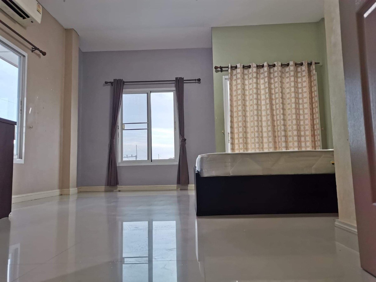 1 Bed Condo — photo 2
