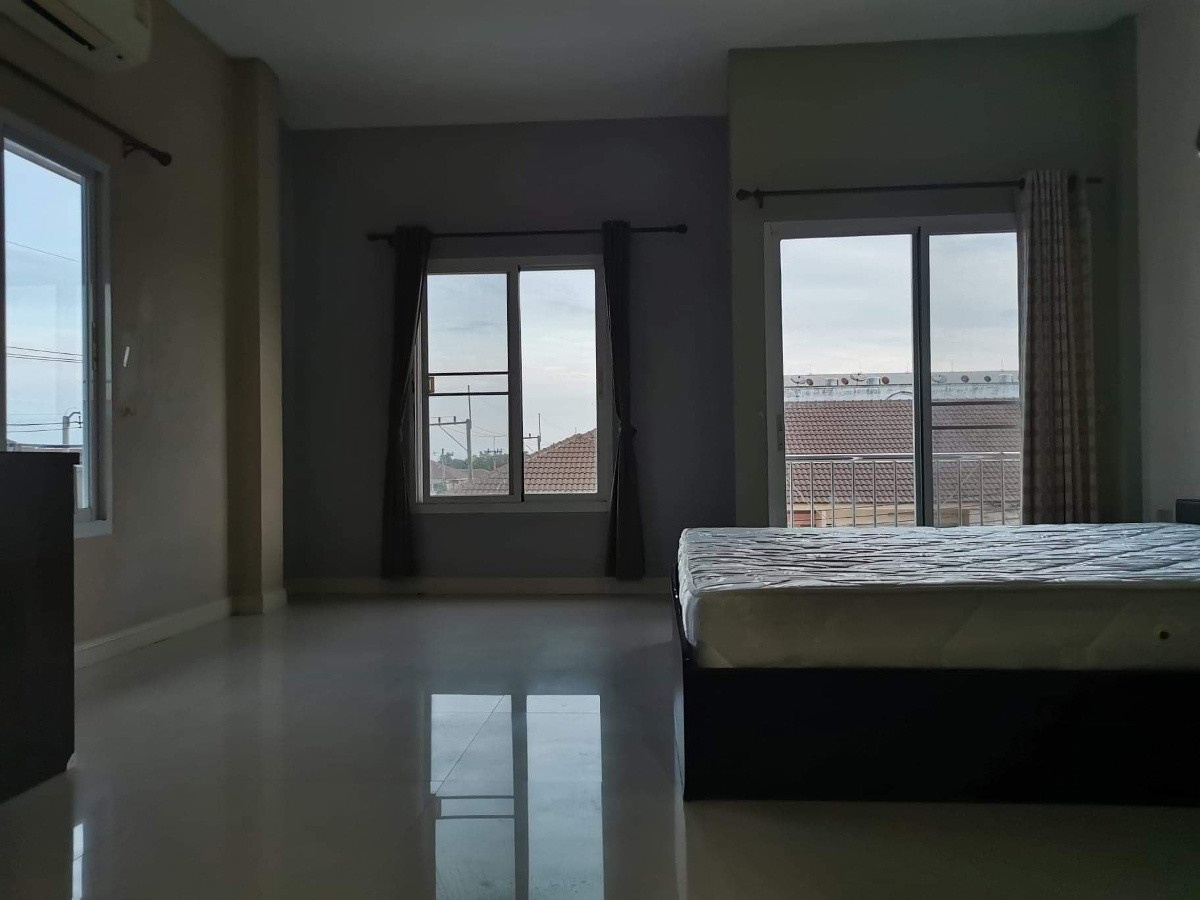 1 Bed Condo — photo 3