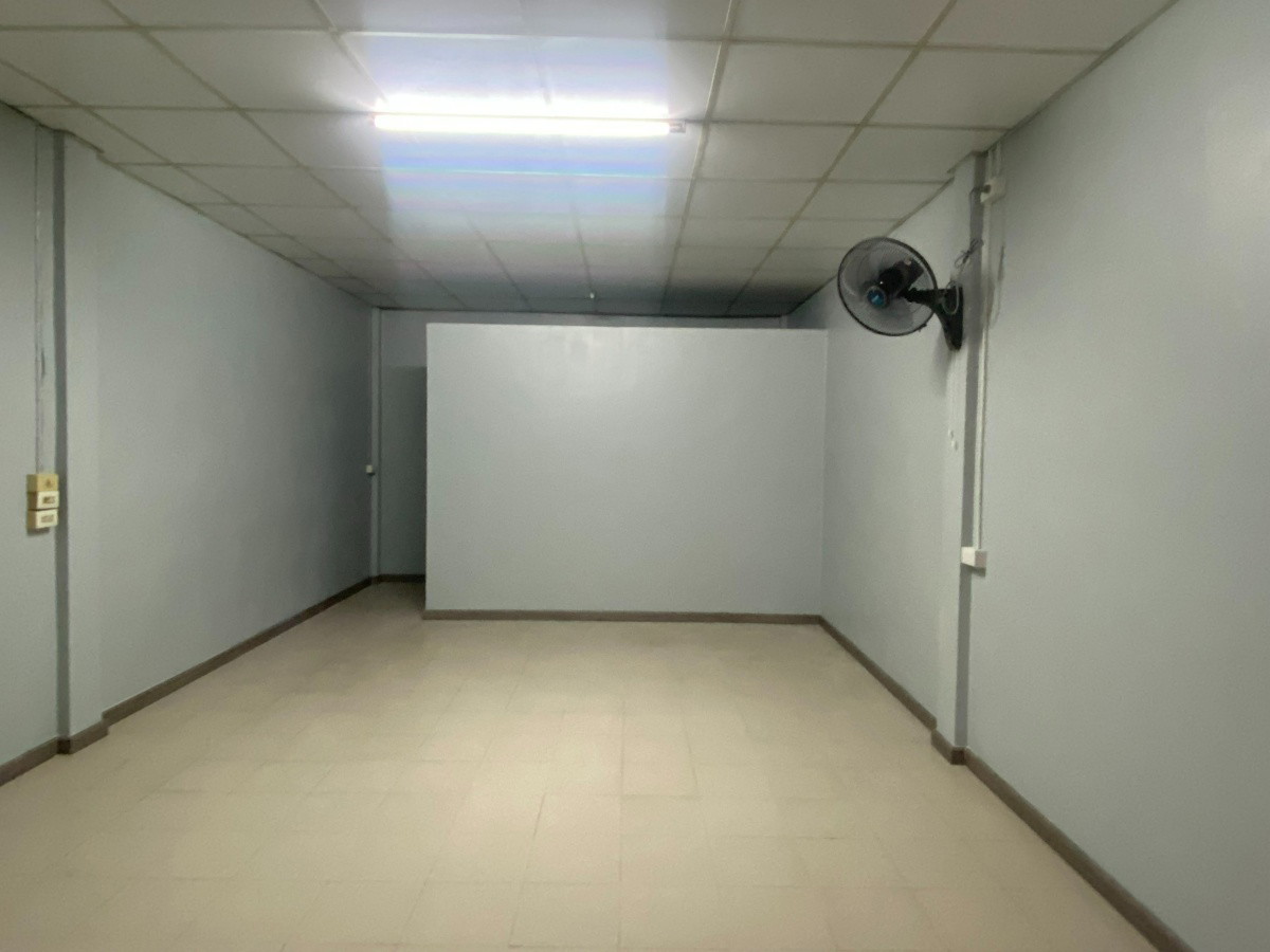 1 Bed Condo — photo 2