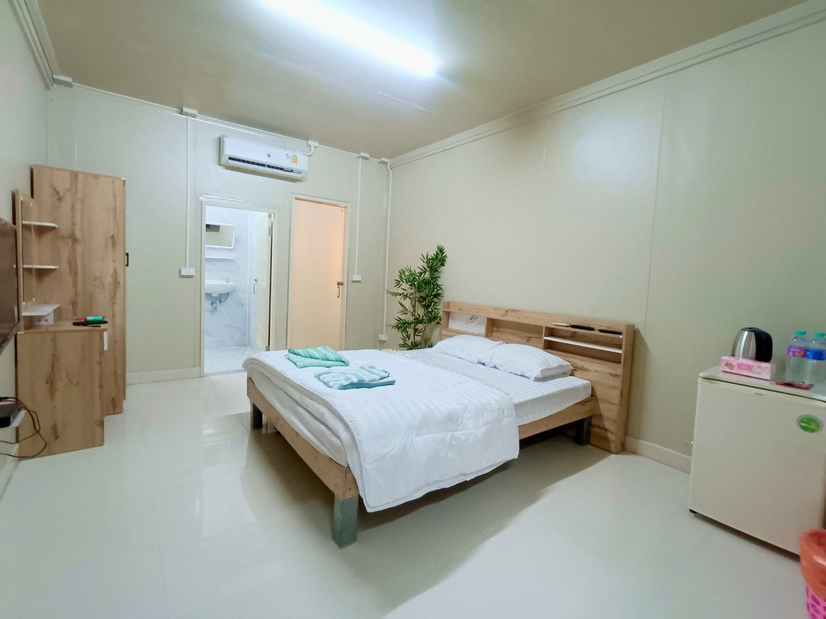 1 Bed Condo — photo 2