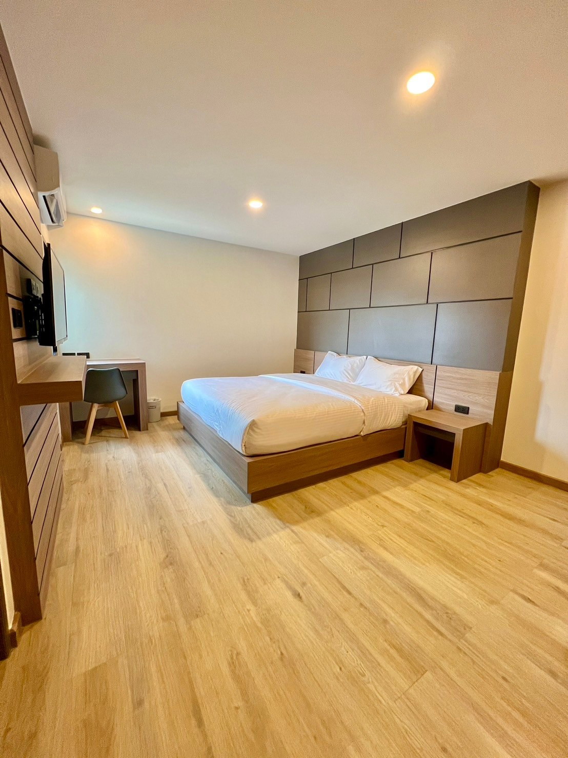 1 Bed Condo — photo 2