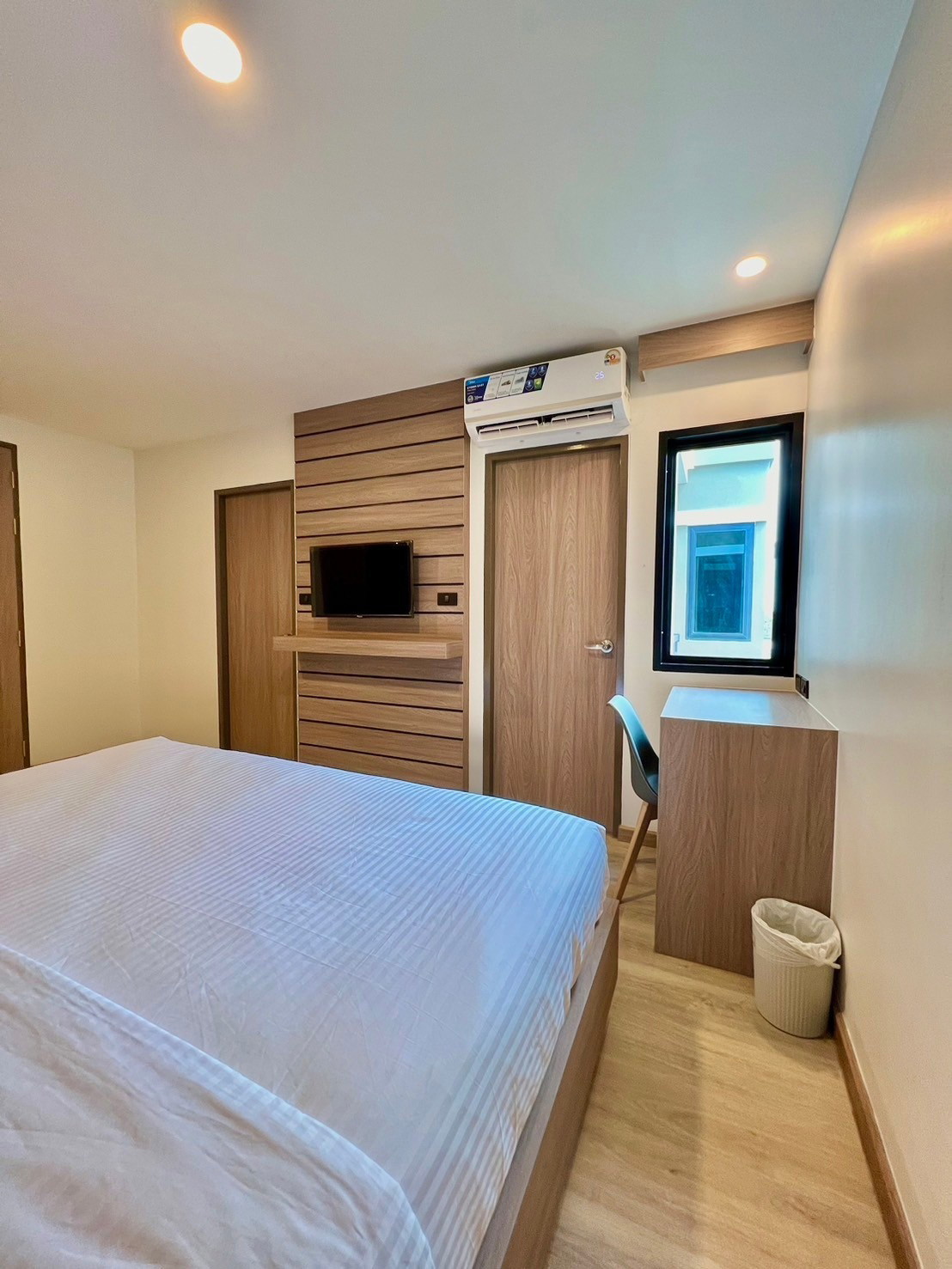 1 Bed Condo — photo 3