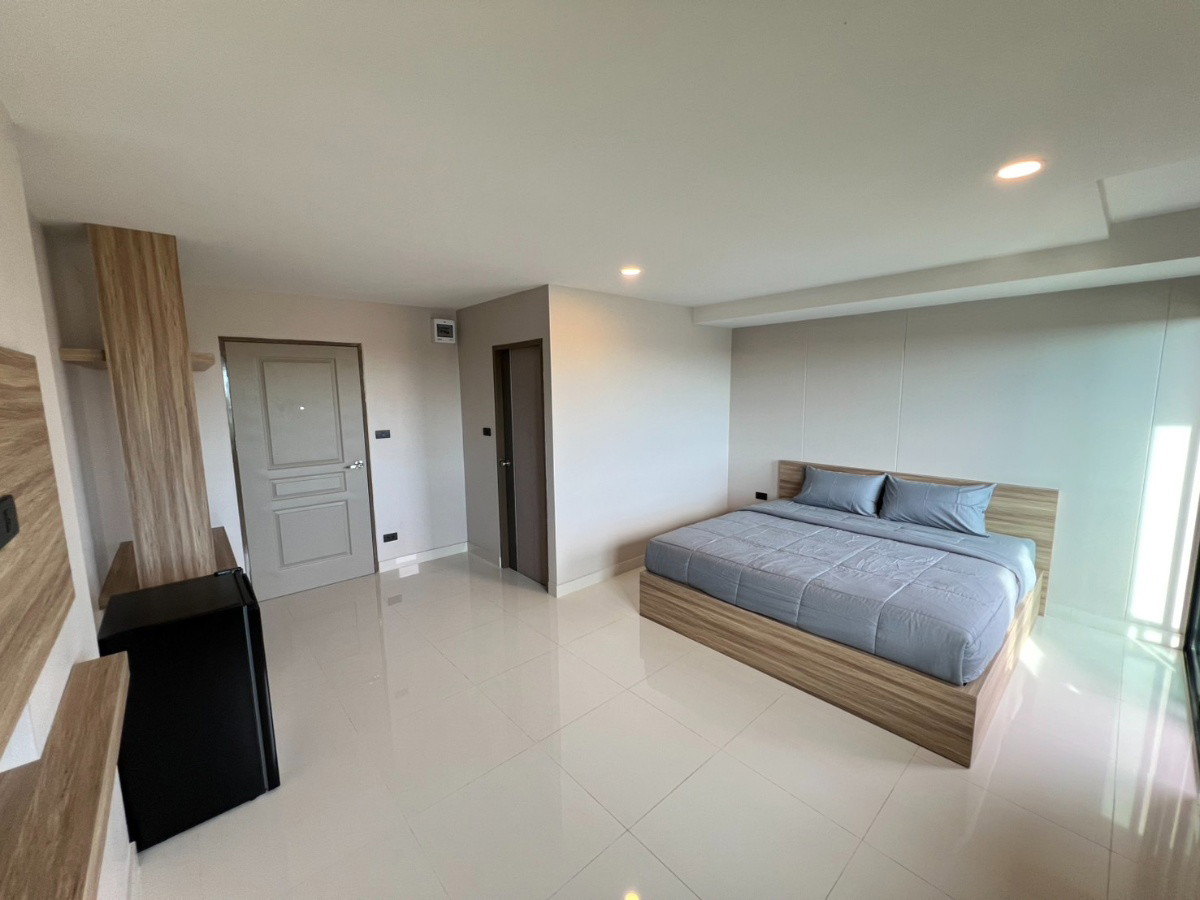1 Bed Condo — photo 2