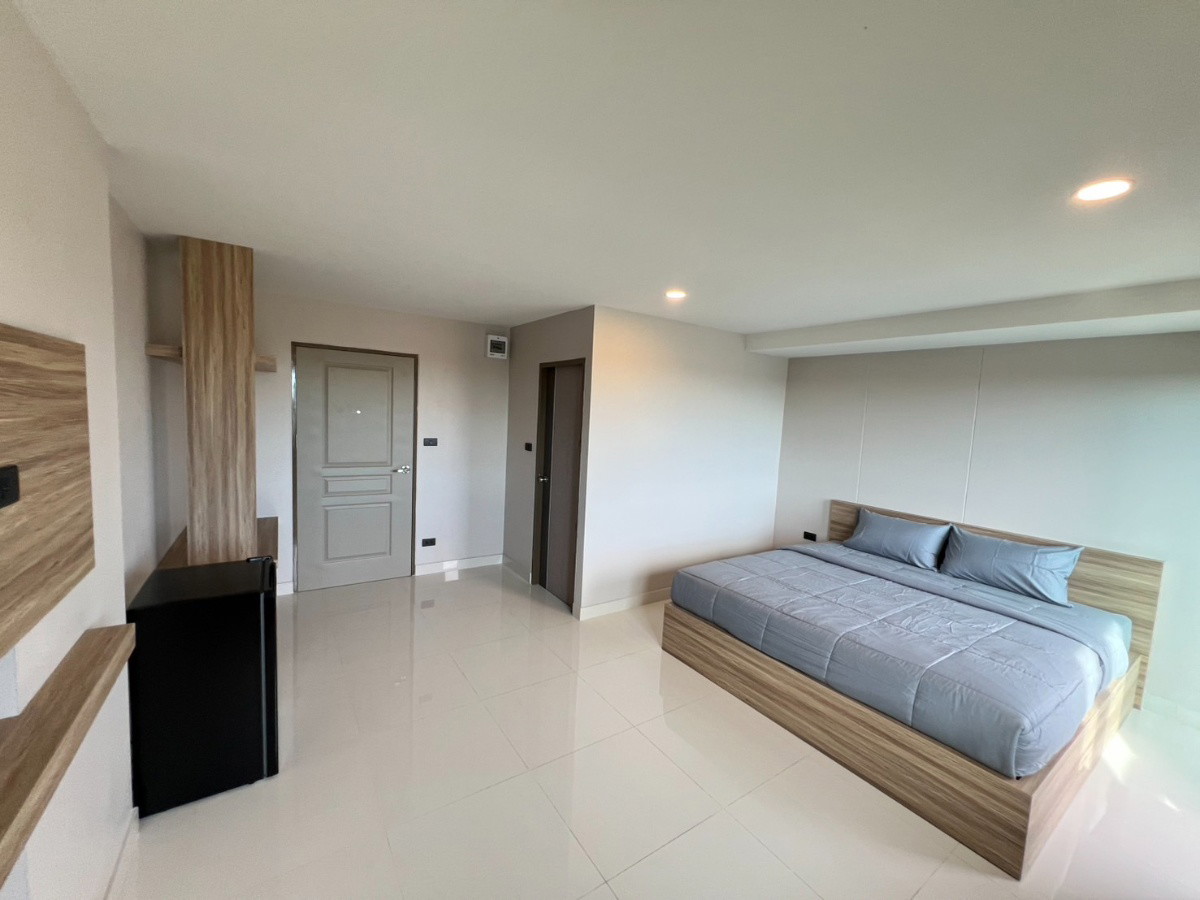 1 Bed Condo — photo 3