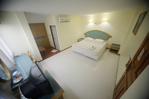 Condo — photo 2