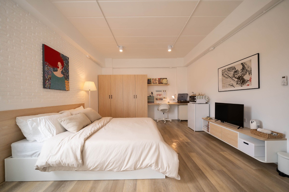 1 Bed Condo — photo 1