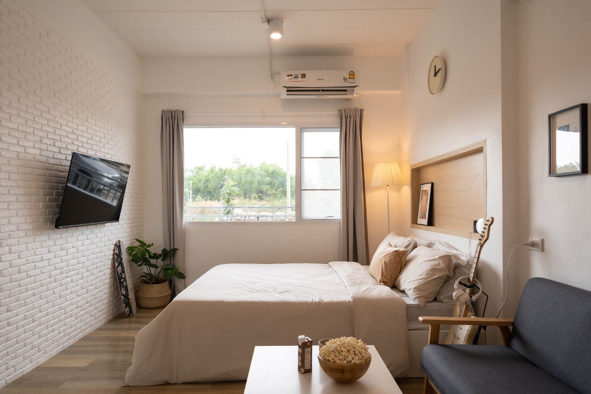 1 Bed Condo — photo 2