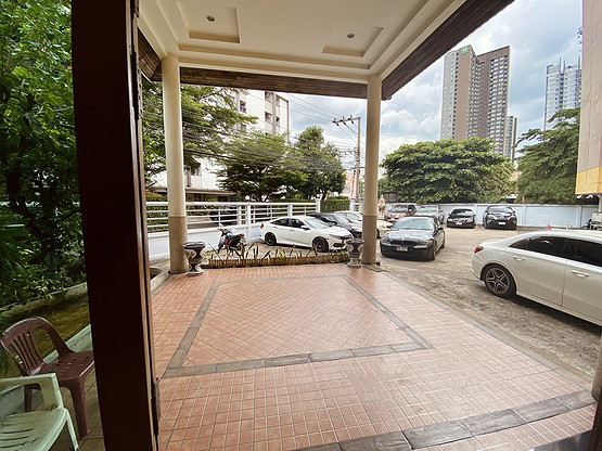 1 Bed Condo · Thon Buri, bangkok — photo 2
