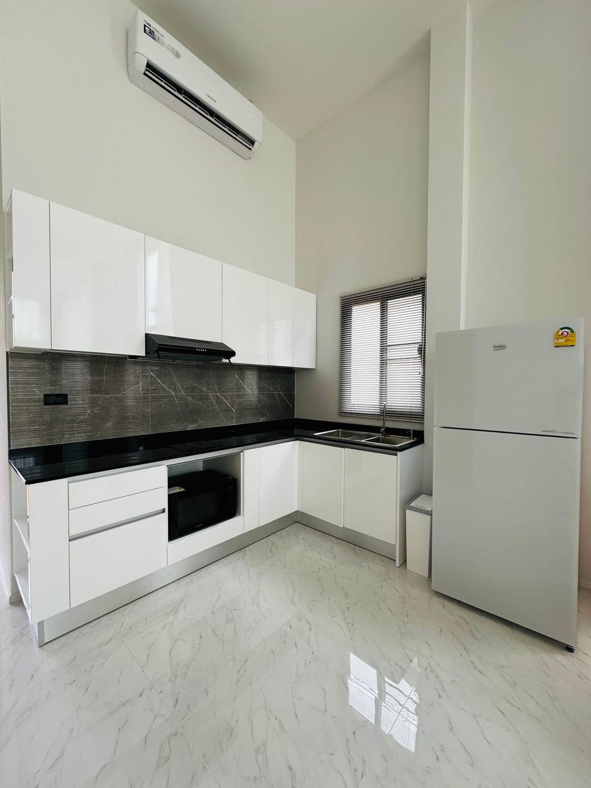 1 Bed Condo — photo 3