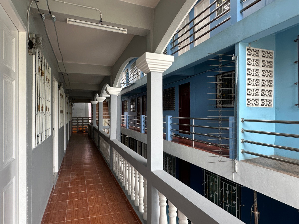 1 Bed Condo — photo 3