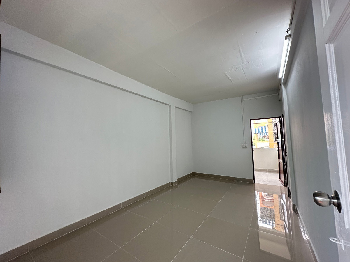 1 Bed Condo — photo 4