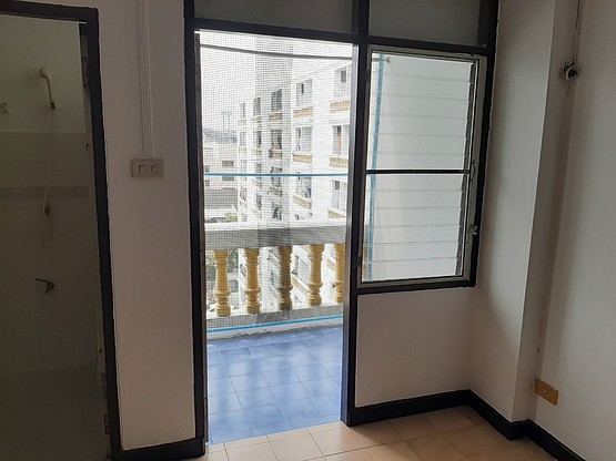Condo · Wang Thonglang, bangkok — photo 4