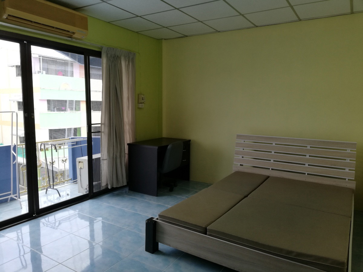 1 Bed Condo — photo 2