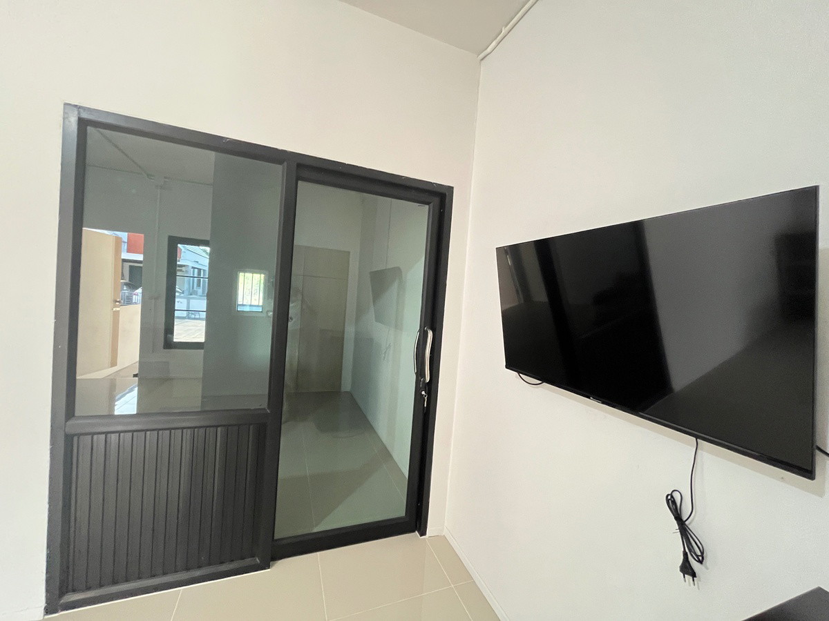 1 Bed Condo — photo 3