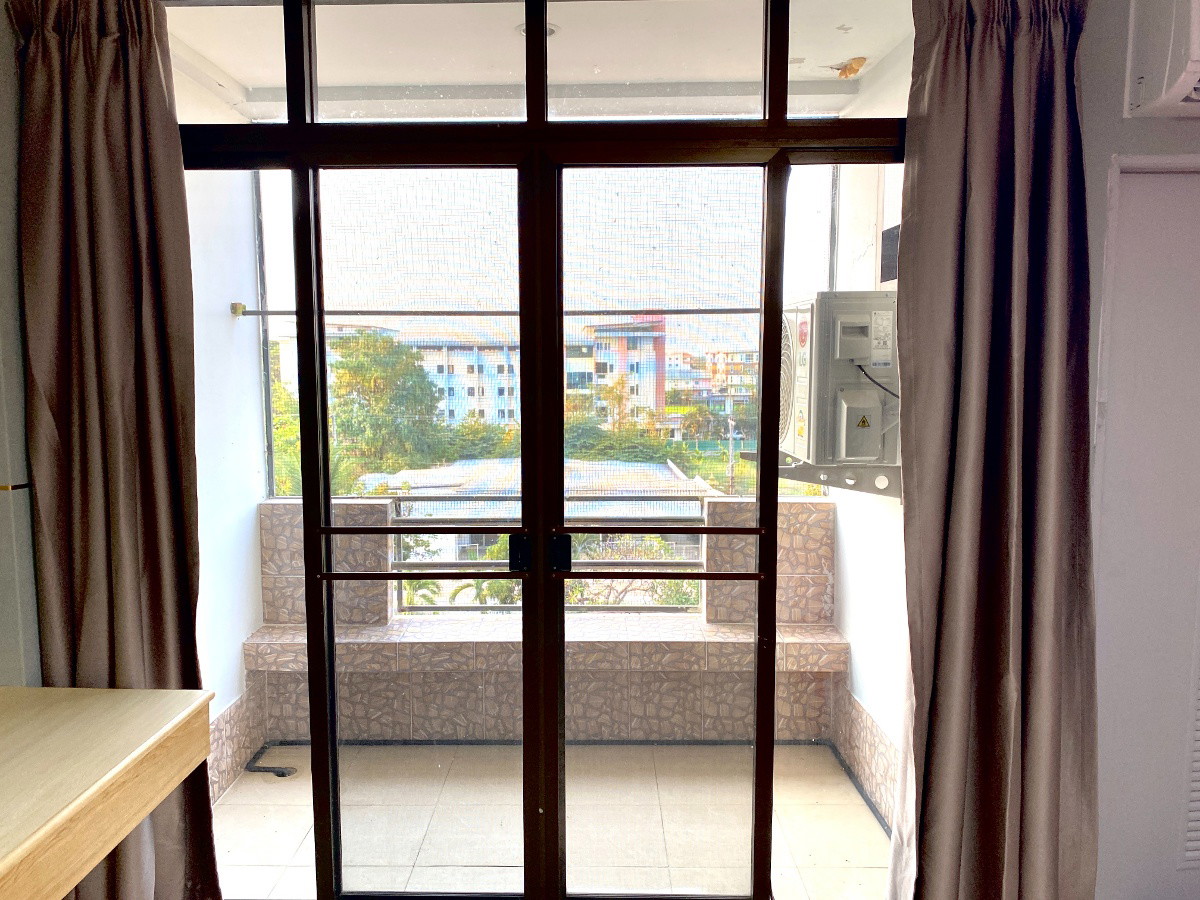 1 Bed Condo — photo 3