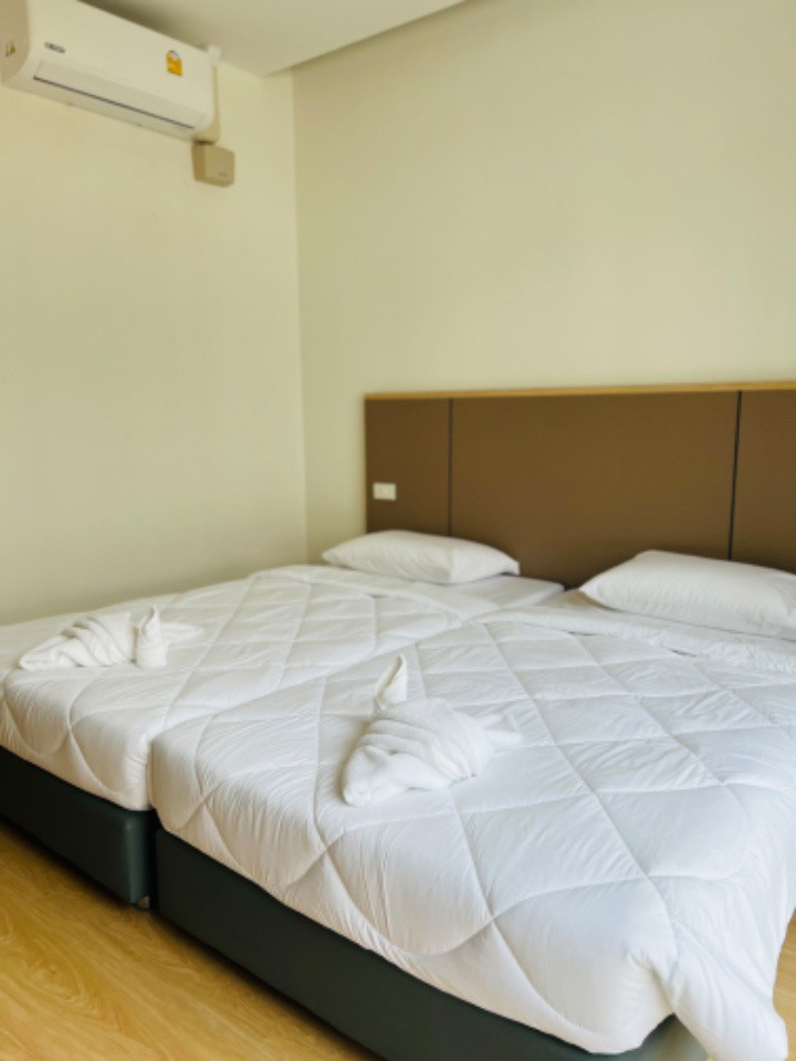 1 Bed Condo — photo 2
