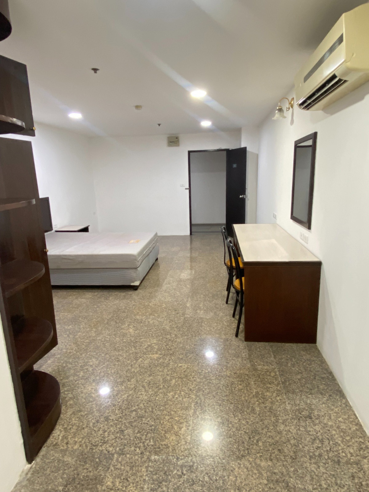 1 Bed Condo · Khlong Toei, bangkok — photo 5