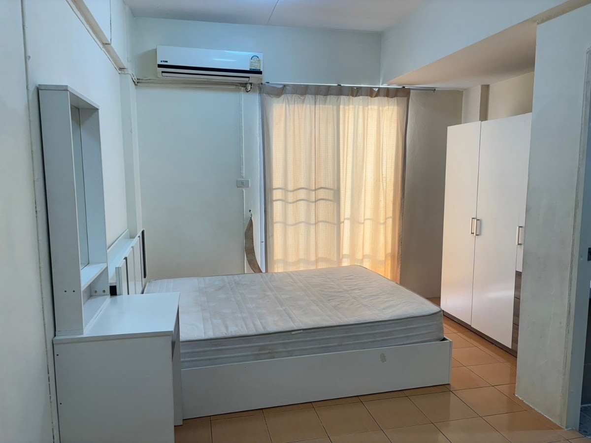 Condo — photo 1