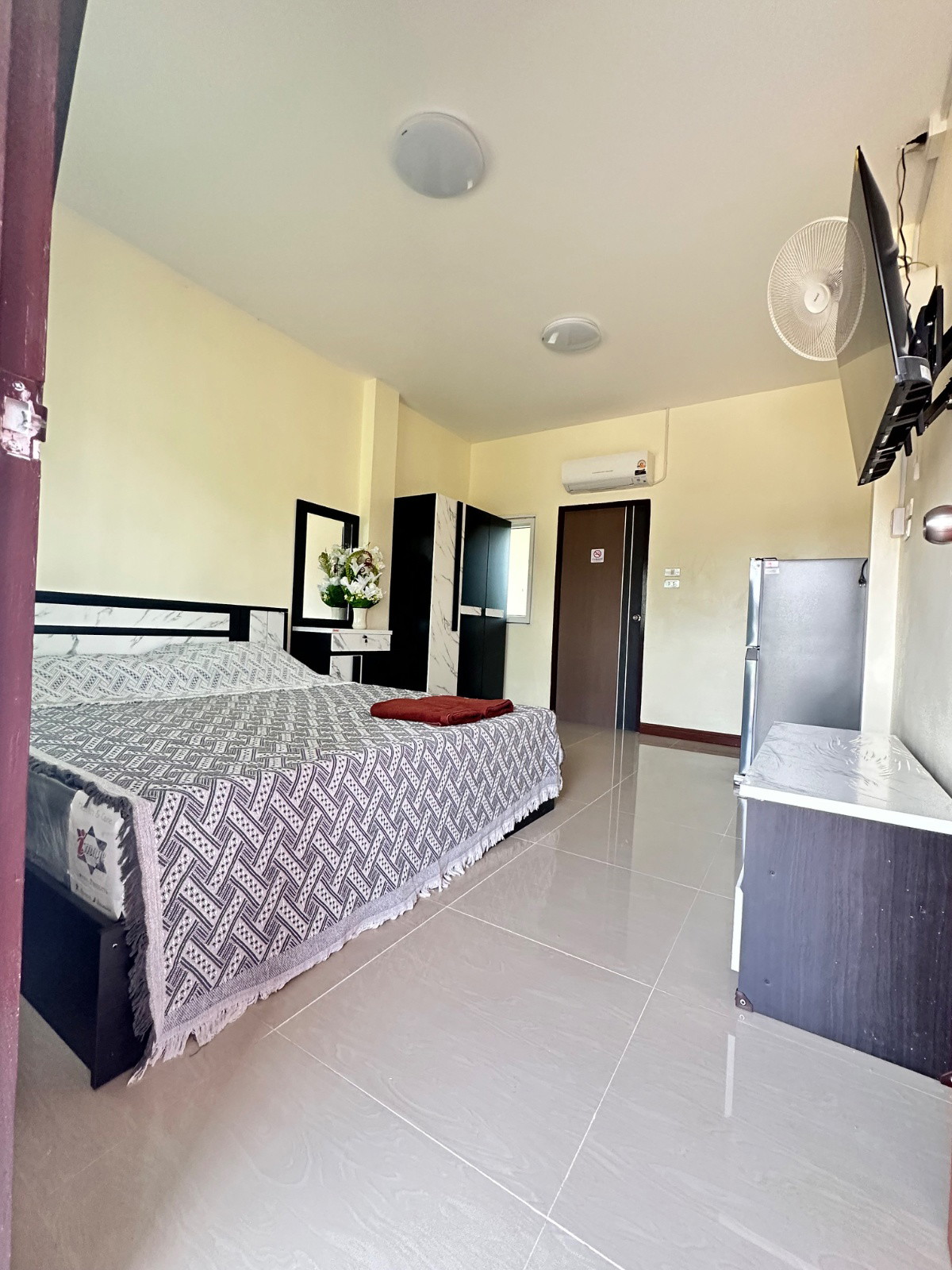 1 Bed Condo — photo 1