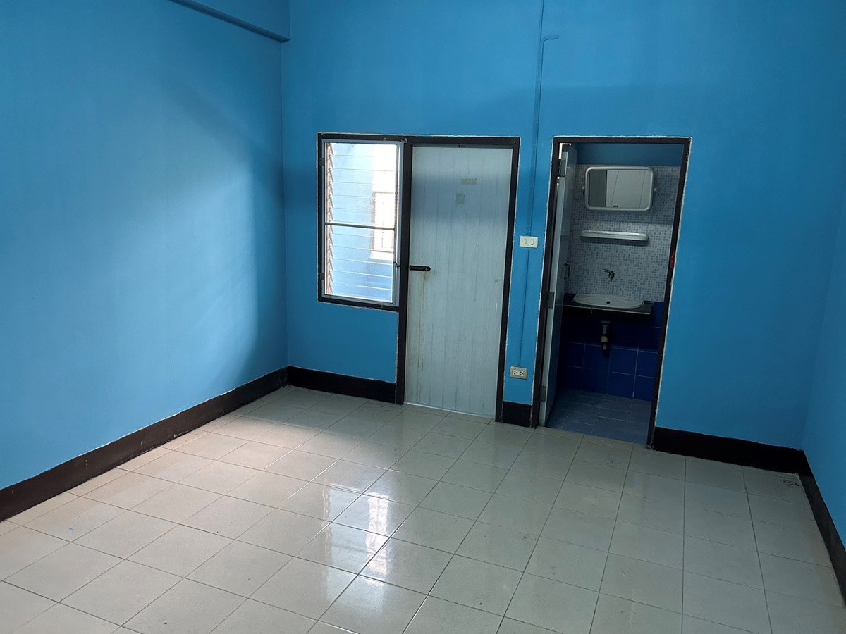 1 Bed Condo — photo 2