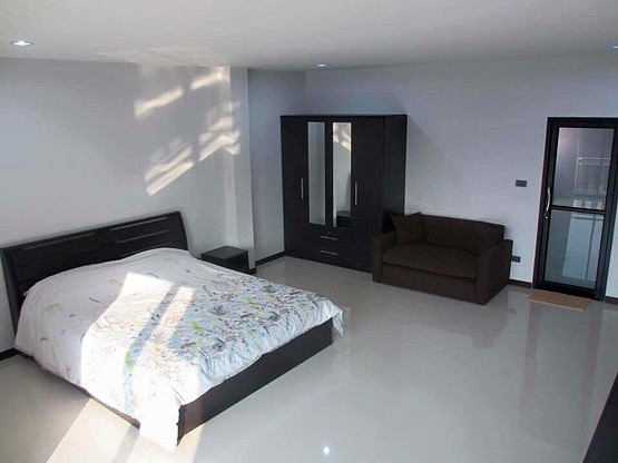 Condo — photo 2