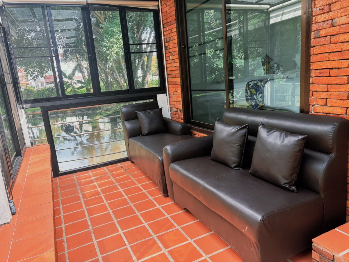 1 Bed Condo — photo 2
