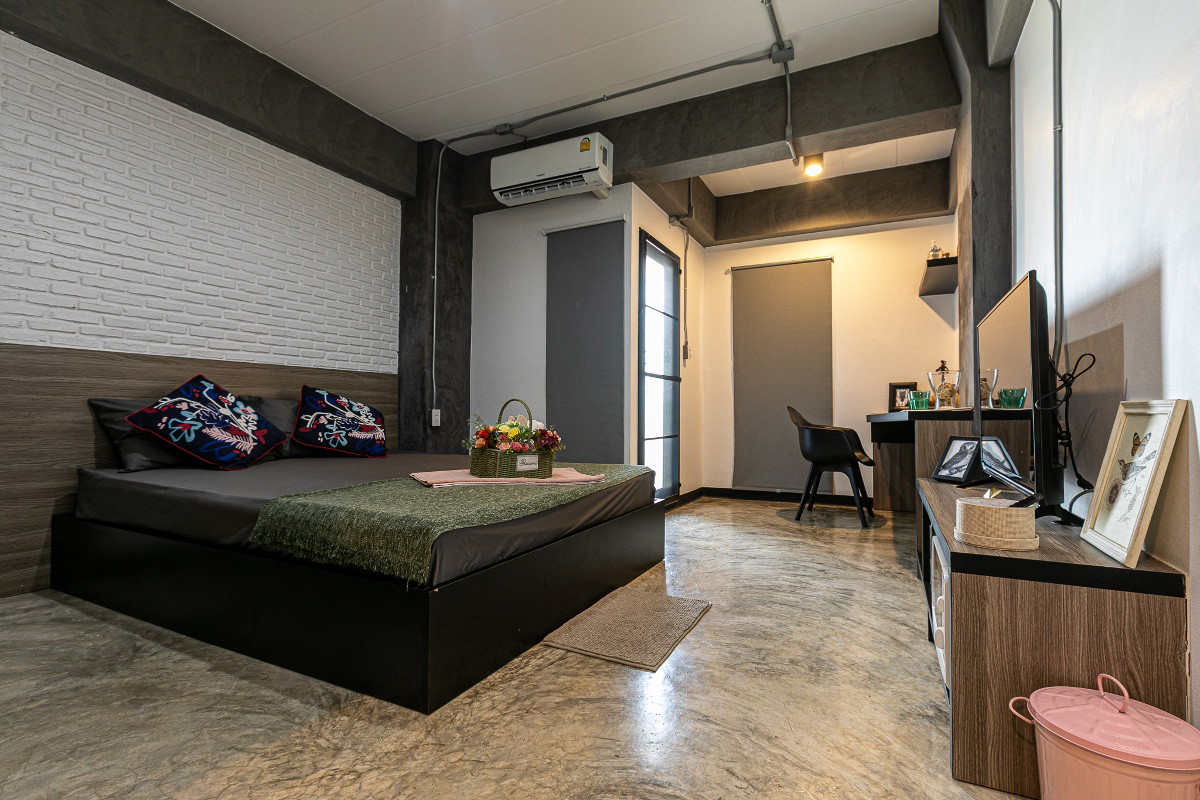 Condo — photo 1