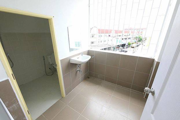 1 Bed Condo — photo 4