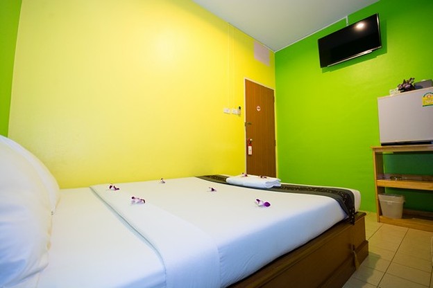 1 Bed Condo — photo 1