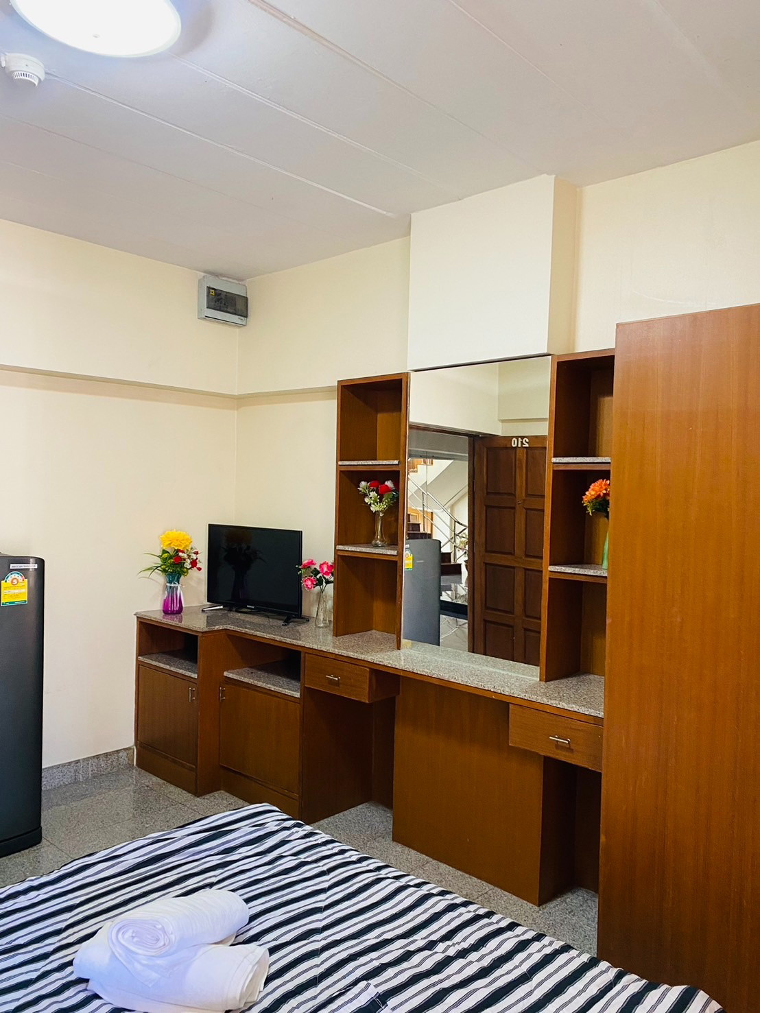 1 Bed Condo · Huai Khwang, bangkok — photo 2