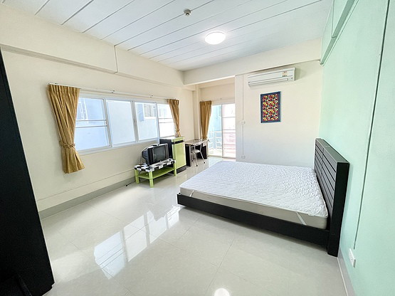 1 Bed Condo — photo 1