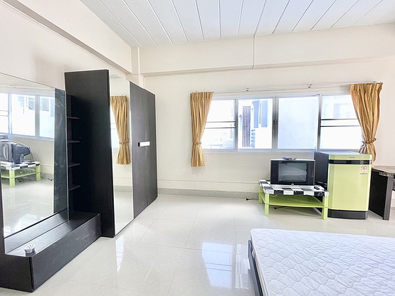 1 Bed Condo — photo 2