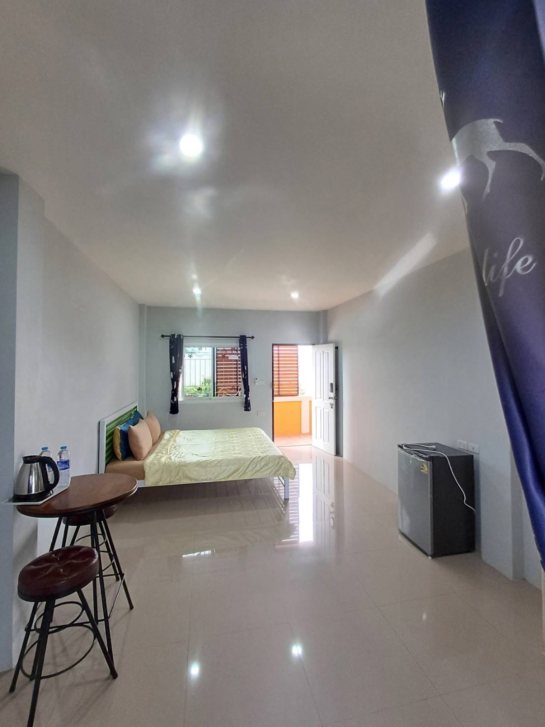 1 Bed Condo — photo 1