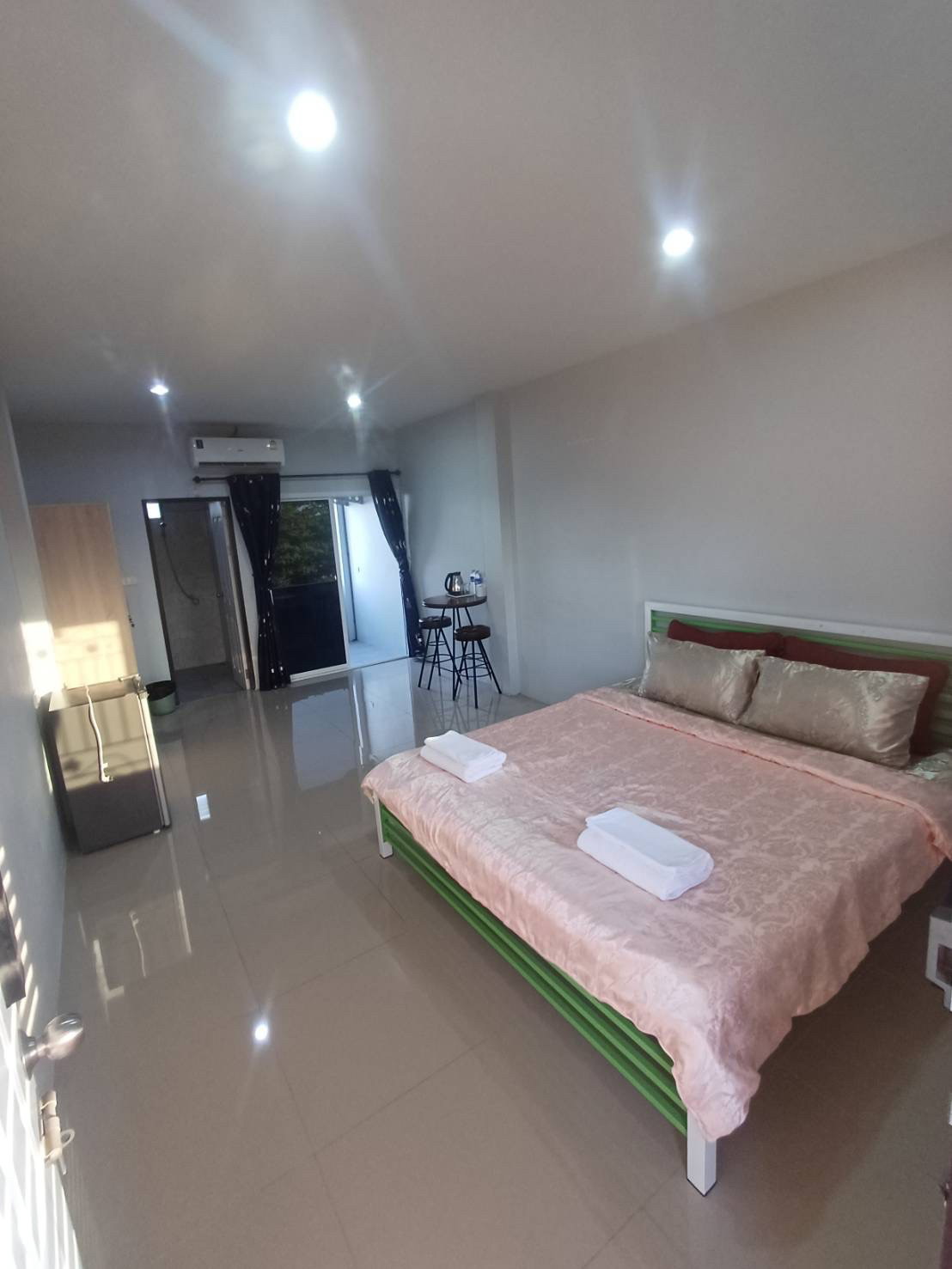 1 Bed Condo — photo 3