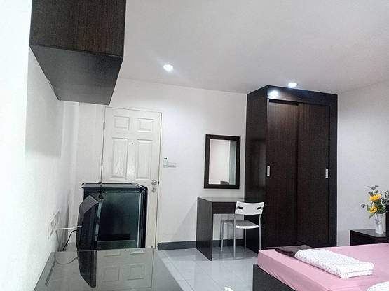 1 Bed Condo — photo 2