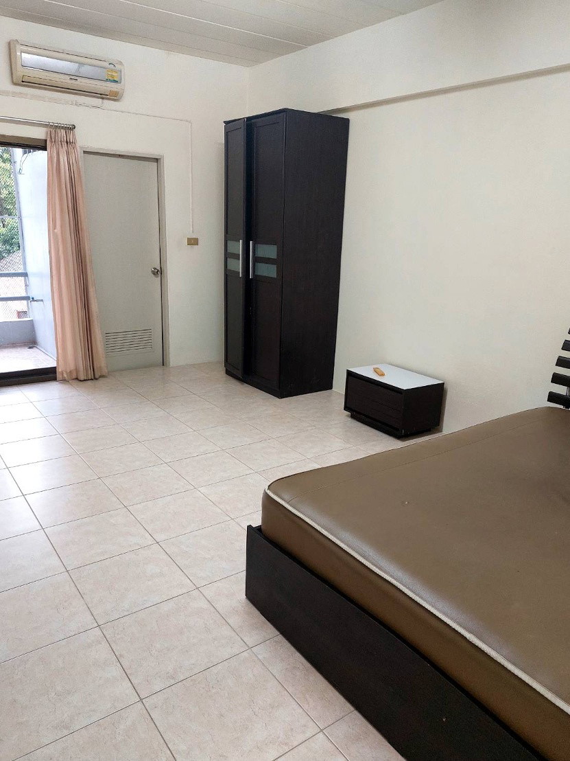 1 Bed Condo — photo 1