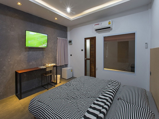 1 Bed Condo — photo 1