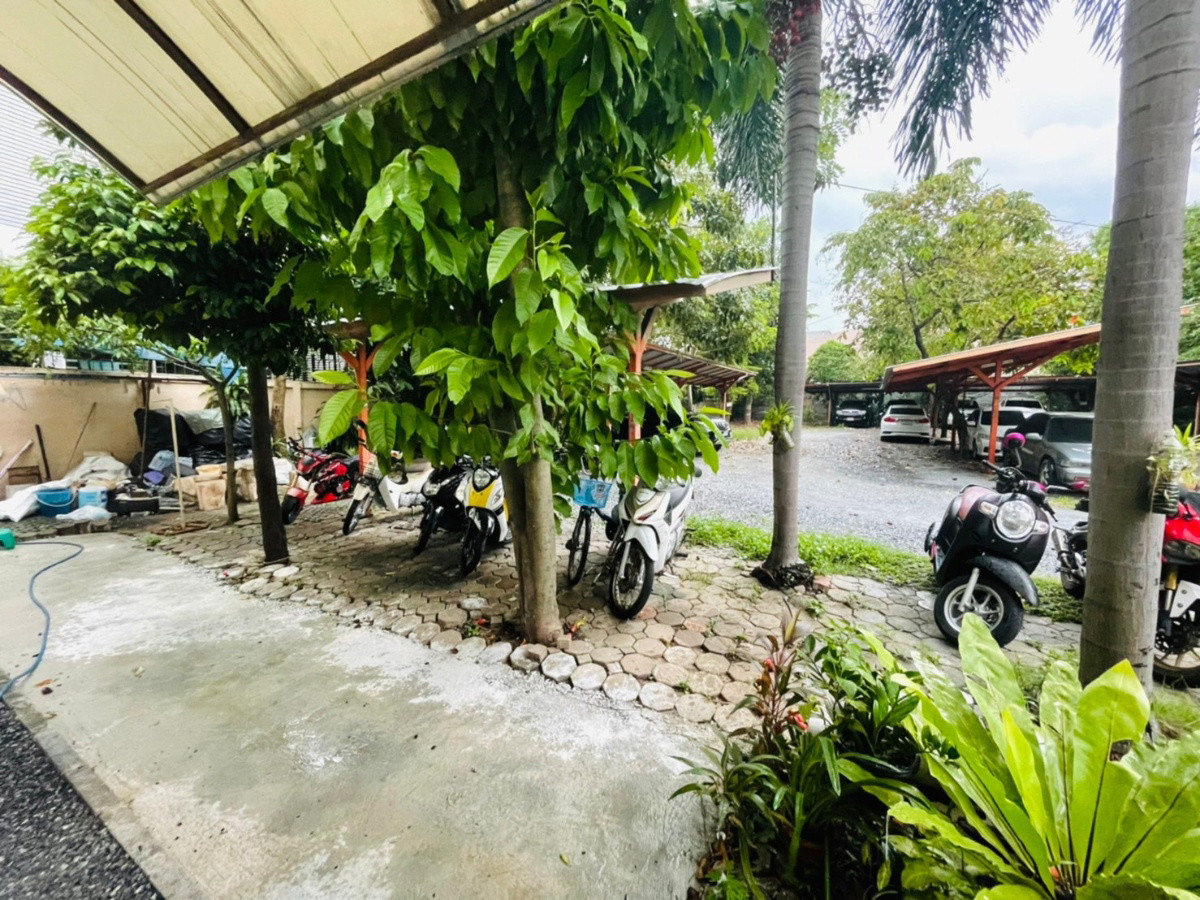 Condo · Phra Khanong, bangkok — photo 1