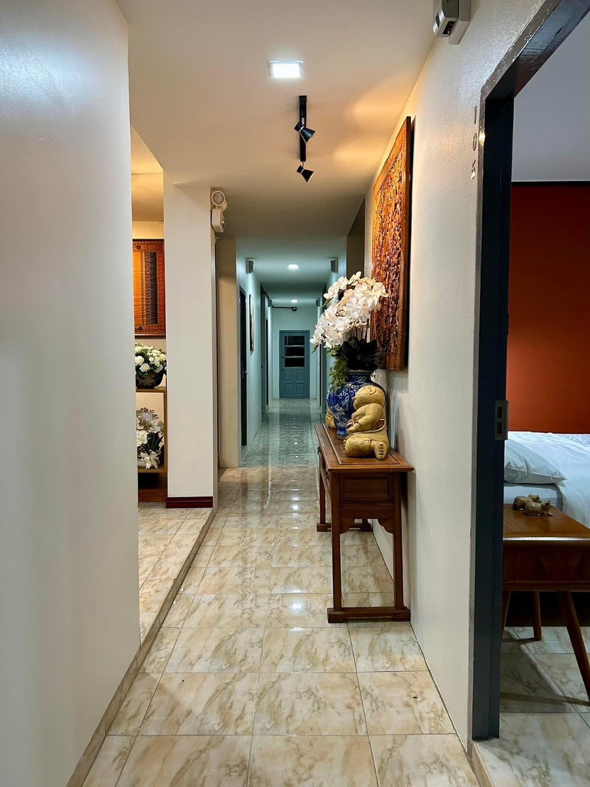 1 Bed Condo — photo 3