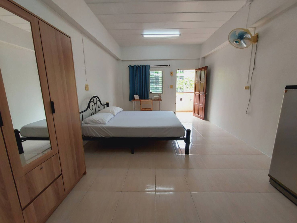 1 Bed Condo — photo 2