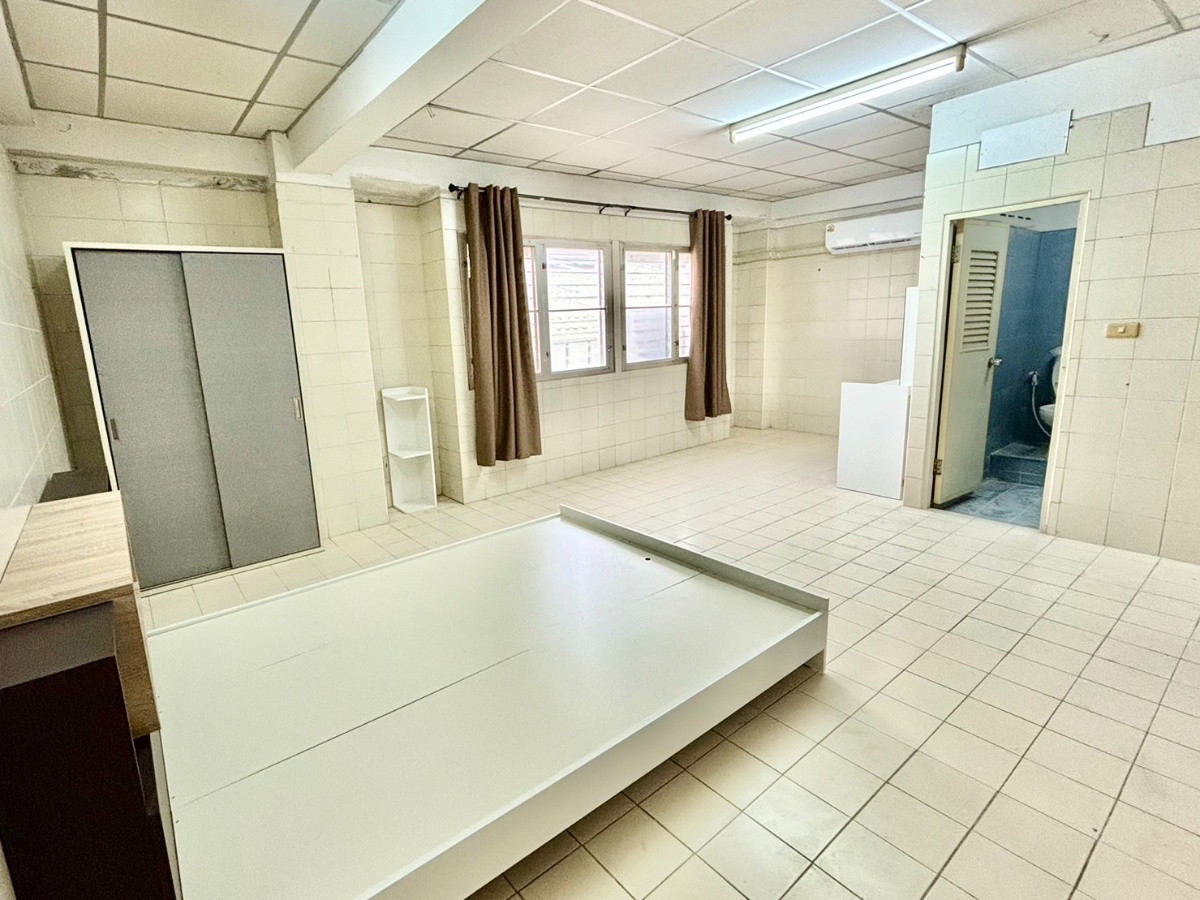 1 Bed Condo — photo 3