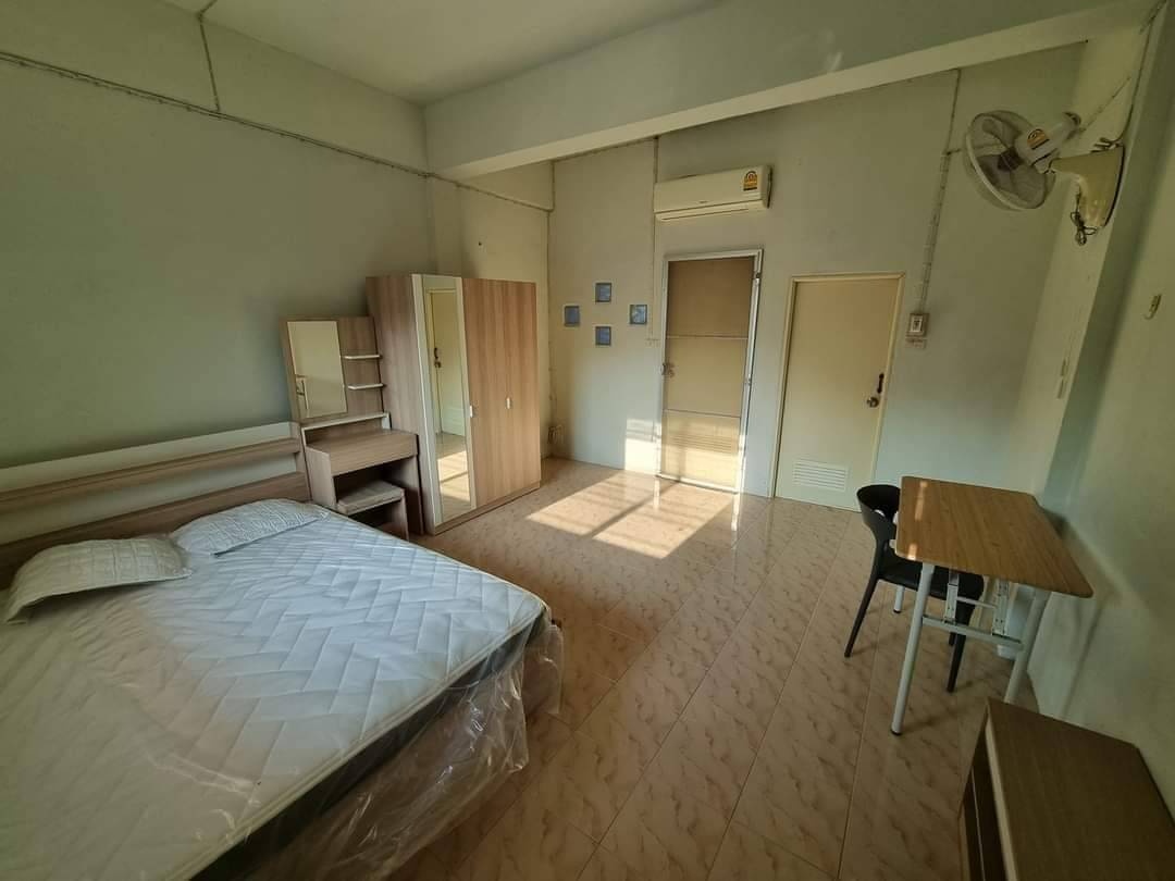 1 Bed Condo — photo 1
